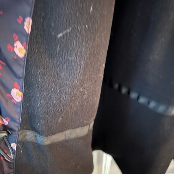 CAbi SZ M Black Floral Print Hooded Rainy Day Rain Jacket Coat Boho Feminine - Picture 9 of 13